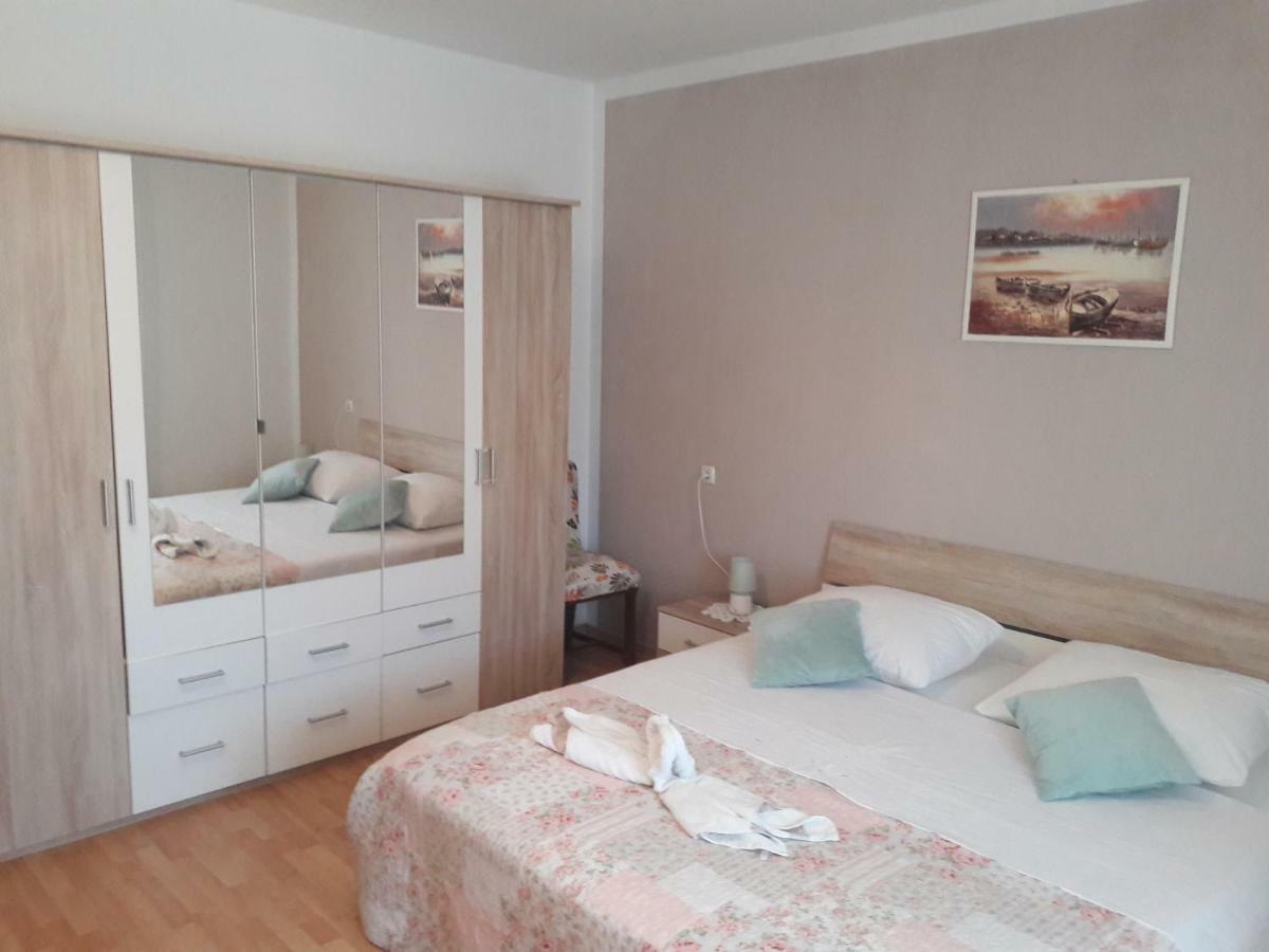 Appartamento Lana Biograd Na Moru Esterno foto